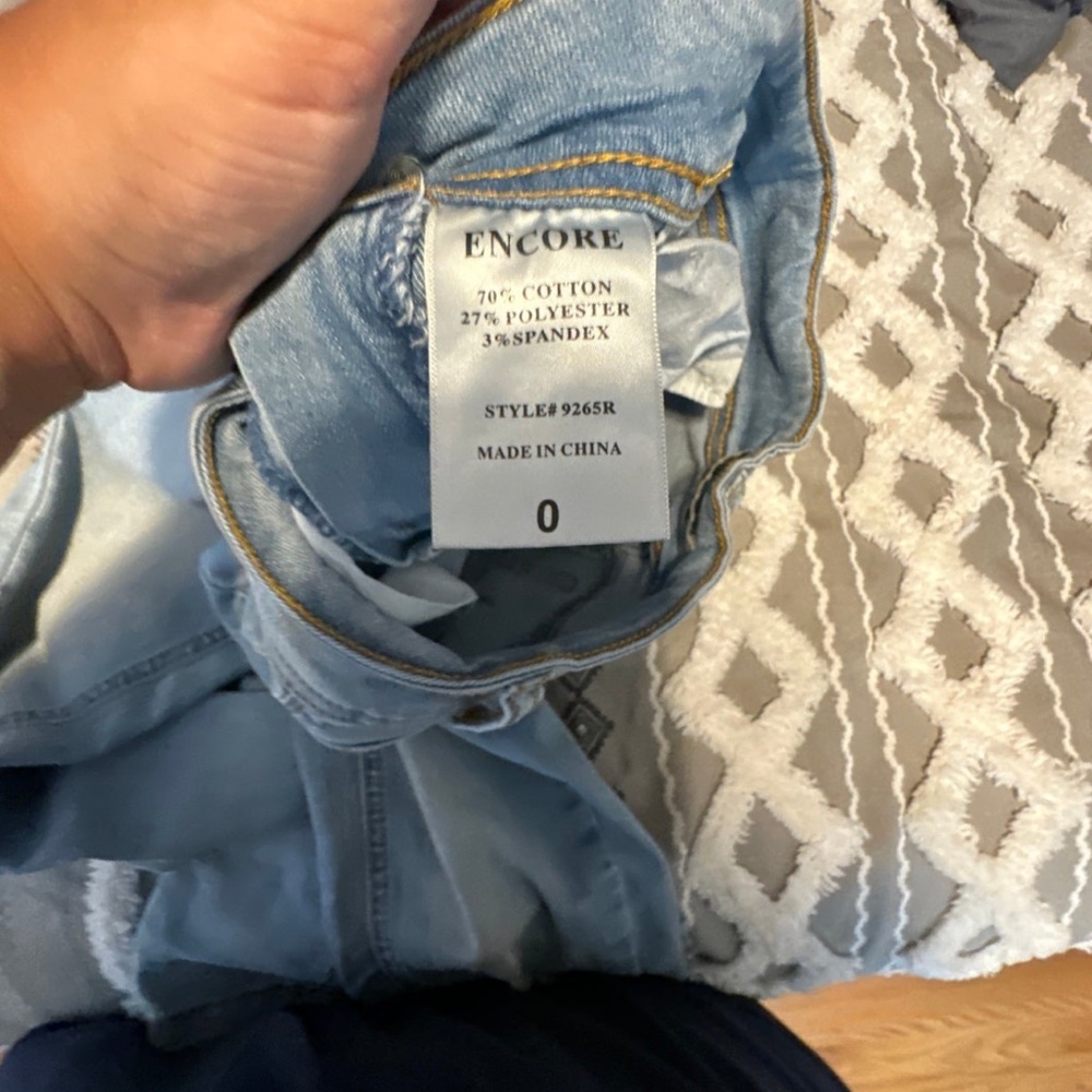 Encore Jeans - Picture 3 of 4
